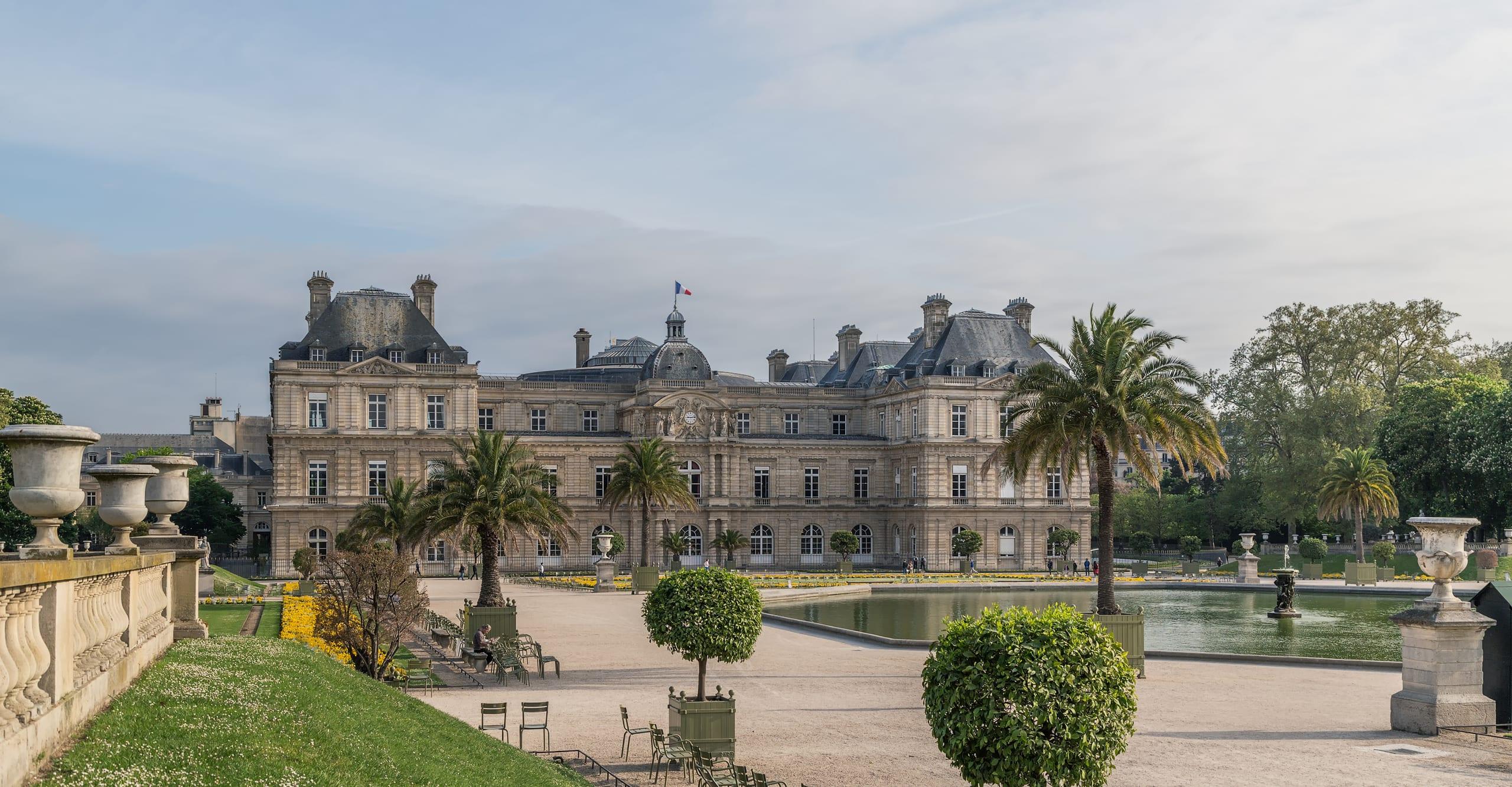 A grand European palace garden